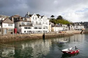 Ship and Castle Hotel - Veryan