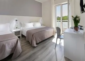 HOTEL ZANARINI in CENTRO a Riccione - Riccione