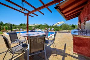 Relax house surrounded by olives and vineyard