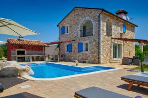 Relax house surrounded by olives and vineyard 