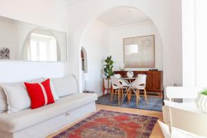 Alfama Amazing Scenic River and City View Charming apartment With 2 bedrooms and AC 19th Century Building