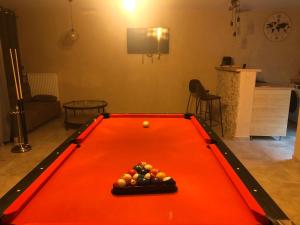 Appartements LE LOFT A BULLES (85m2 Jacuzzi Hammam Billiard Bar Douche Sauna) : photos des chambres