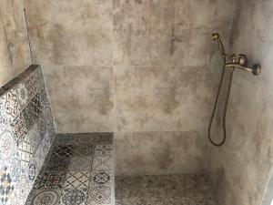 Appartements LE LOFT A BULLES (85m2 Jacuzzi Hammam Billiard Bar Douche Sauna) : photos des chambres