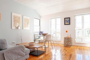 Alfama Stunning River and Historic City Views 2Bedrooms & 2Bathrooms AC Balcony 18th Century Building