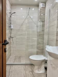 Spacious & Cozy 2 bed Apartment with Work Space & Fast Wi-fi