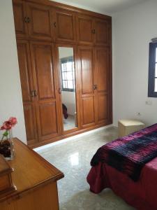 adosado cerca del mar