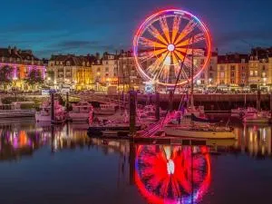 Le famillial , 2 chambres doubles lits faits et serviettes de toilette fournies Avec parking PRIVE gratuit NETFLIX, DISNEY PLUS DISPONIBLE - Neuville-lès-Dieppe