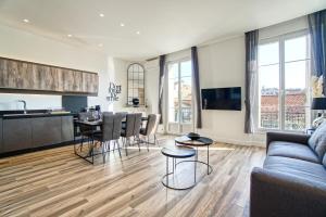 Superbe 3 pièces refait à neuf classé 4 étoiles avec ascenseur et balcon à pied de la plage et du palais des festivals