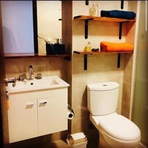 Paseo de Los Poetas "D" 1