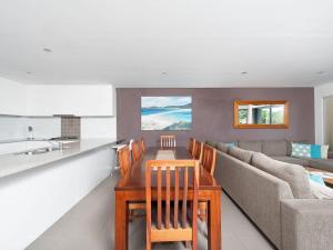 Barefoot Bliss 4, 6-10 Market Street - Surfside Apartments