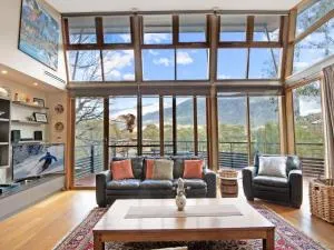 Les Perrieres Lodge - Spacious 3BR Luxury l Gym l Indoor Pool l Tennis l WiFi l BBQ - Moonbah