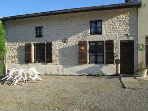 Maisons de vacances Maison cosy avec terrasse, 3 chambres, wifi, animaux acceptes, ideal pour familles en Meuse - FR-1-585-2 : photos des chambres