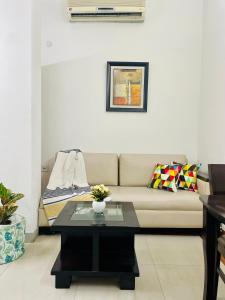 BluO Studio Defence Colony Mkt - Kitchen, Balcony