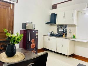 BluO Studio Defence Colony Mkt - Kitchen, Balcony