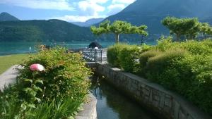 Appartements Charmant studio en rez de jardin au bord du lac d’Annecy : photos des chambres