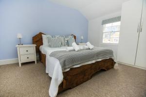 Marine Cottage  Parking  by Brighton Holiday Lets