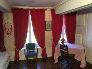 B&B / Chambres d'hotes Chateau De Grosfy : photos des chambres