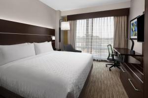 Specialty Room room in Holiday Inn Express & Suites Woodside LaGuardia Airport By IHG