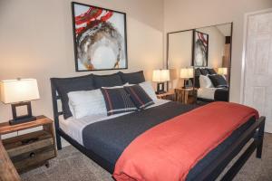 St Anton Street View 2-Bedroom Condo with full kitchen