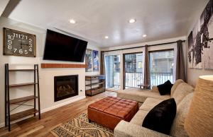 St Anton Wooded View 1-Bedroom Condos with Complimentary Hot Drinks