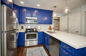 St Anton Courtyard View 2-Bedroom Condos with two oversized jacuzzi spas