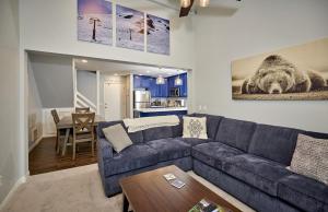 St Anton Courtyard View 2-Bedroom Condos with two oversized jacuzzi spas