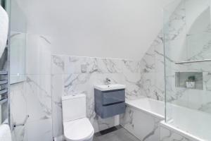 One-Bedroom Apartment - First Floor room in Minster's Reach Apartments