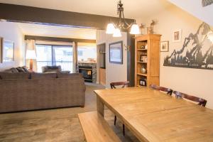 St Anton Wooded View 2-Bedroom Condos with Ski Lockers