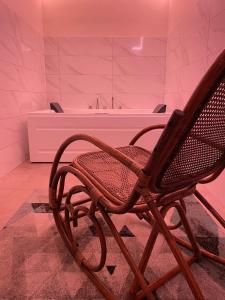 Hotels Hotel Spa Marotte : Suite avec Jacuzzi
