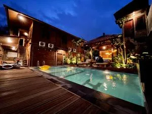 Tomohon Private Pool Villa Batu - Klampok