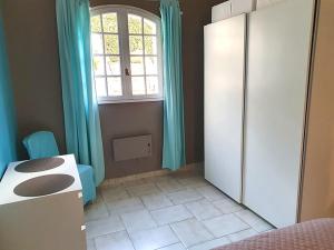 APPARTEMENTS DANS VILLA EN REZ DE JARDIN : photos des chambres