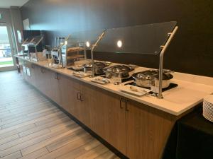 Holiday Inn Hotel & Suites - Calgary Airport North by IHG