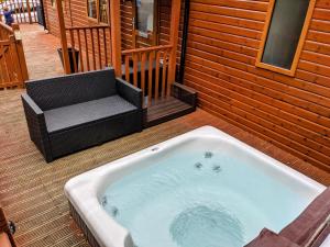 Puddleduck Lodge with Hot Tub Northumberland