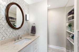 1406 Spacious modern, Fast WiFi, 1 FREE Parking