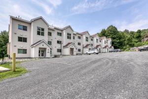 Mountainside Ski Lodge