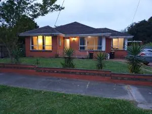 Homestay near Dandenong Plaza - Eumemmerring