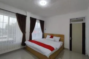 RedDoorz near Rita Super Mall Purwokerto - 巴图拉登