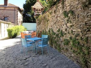 Maisons de vacances Maison d'une chambre avec jacuzzi jardin clos et wifi a La Gaubretiere : photos des chambres