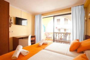 Twin Room room in Hotel Peymar