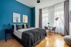 Suite room in limehome Berlin Malmöer Straße