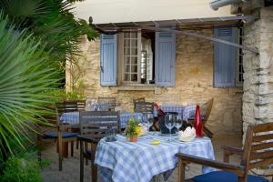 Hotels Logis Auberge De Tavel : photos des chambres