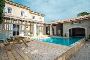 Maisons de vacances Villa tout confort avec piscine privee : photos des chambres