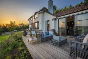 Decoy Farm House - Compton