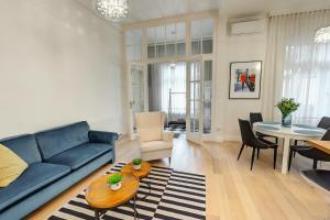 Romantic riverview Bestern