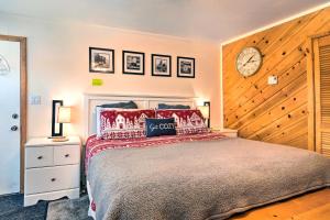 Cozy Studio with Fireplace about 1 Mi to Ski Resort