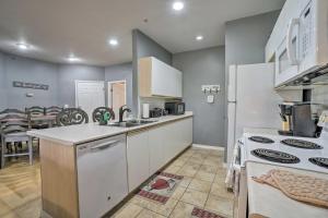 Jacuzzi Tub Branson Retreat about 4 Mi to Strip