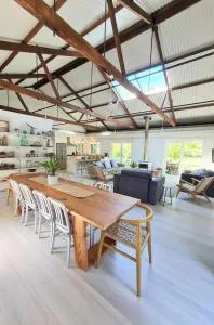 Rock Davis Luxury Beachouse - 100mtrs to Beach - Patonga Beach