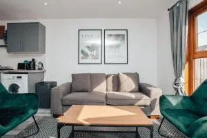 HOMELY 3BD TOWNHOUSE w 2WCs 15MINS TO BHAM &WOLV - 提普顿