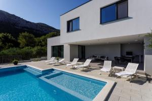 NEW! Modern Villa Elia with 40sqm heated pool, 3 bedrooms, and Split city views 