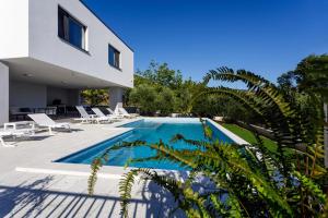 NEW! Modern Villa Elia with 40sqm heated pool, 3 bedrooms, and Split city views